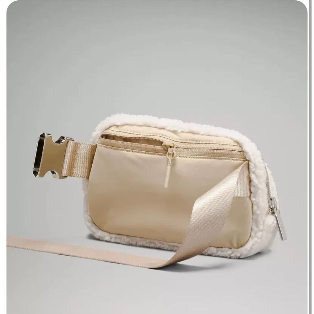 Lululemon Fleece Sherpa Everywhere Belt Bag -NWT - Picture 4 of 4